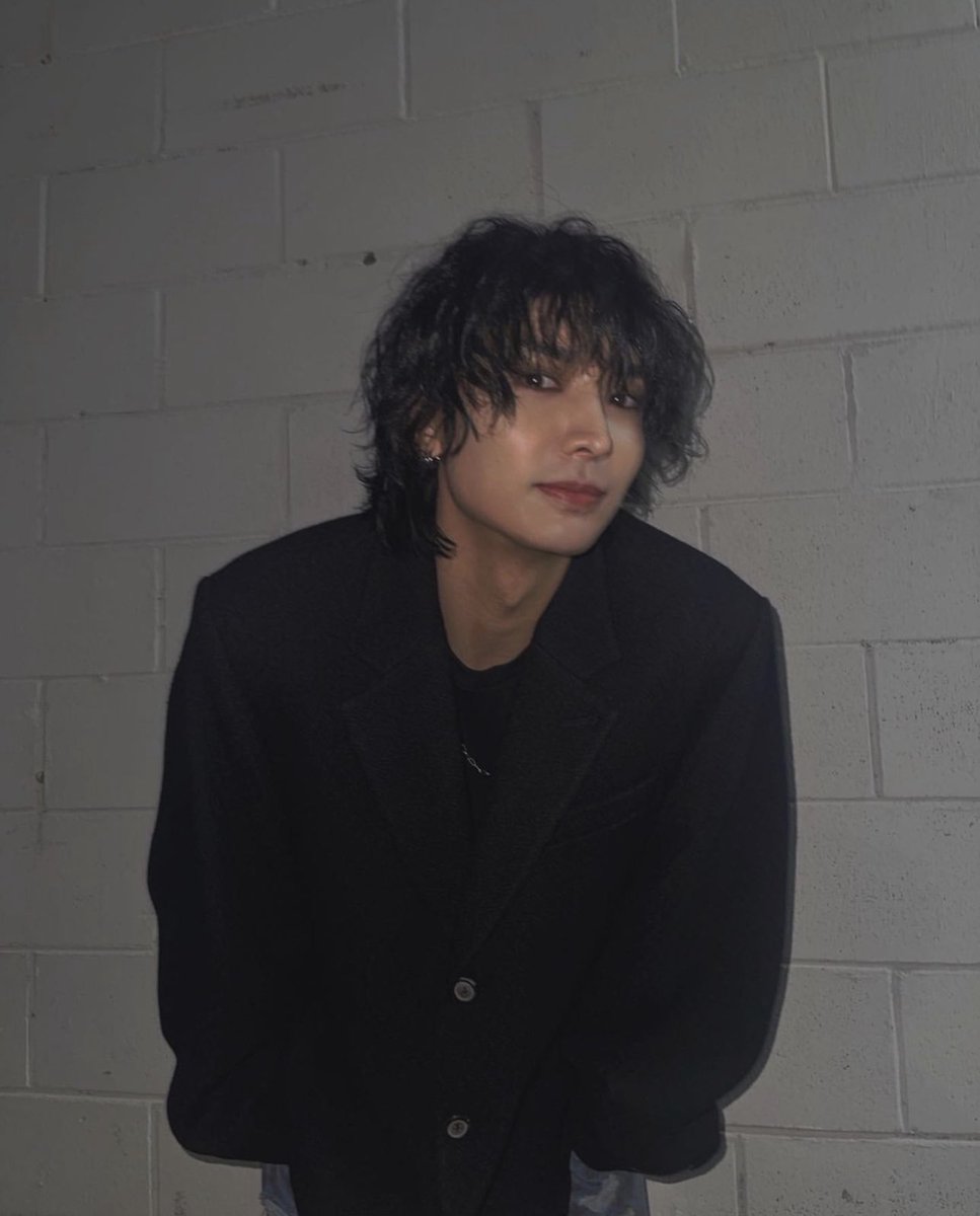 hongseokswifee's tweet photo. THIS LOOK ON YUTO!! IM OBSESSED https://t.co/XJYF7wdmzy