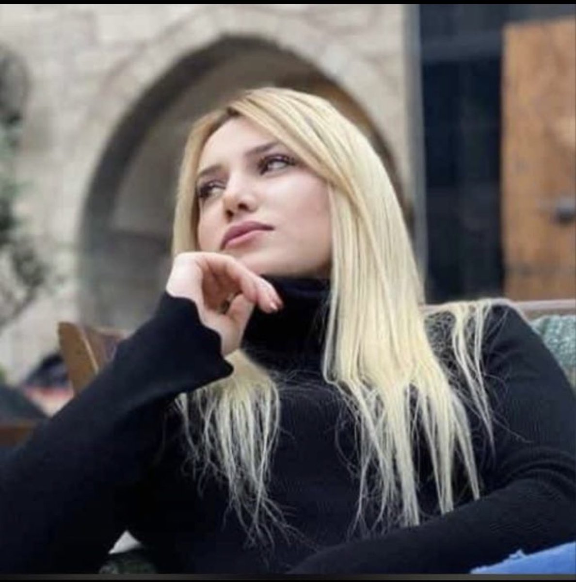ozenilknurrr's tweet photo. “Mezarlık Sonrası O İlk Ayrılığı Yaşamadıysanız, El Sallamalı Ayrılıkları Veda Sanırsınız.” https://t.co/PPIkC1bRN3