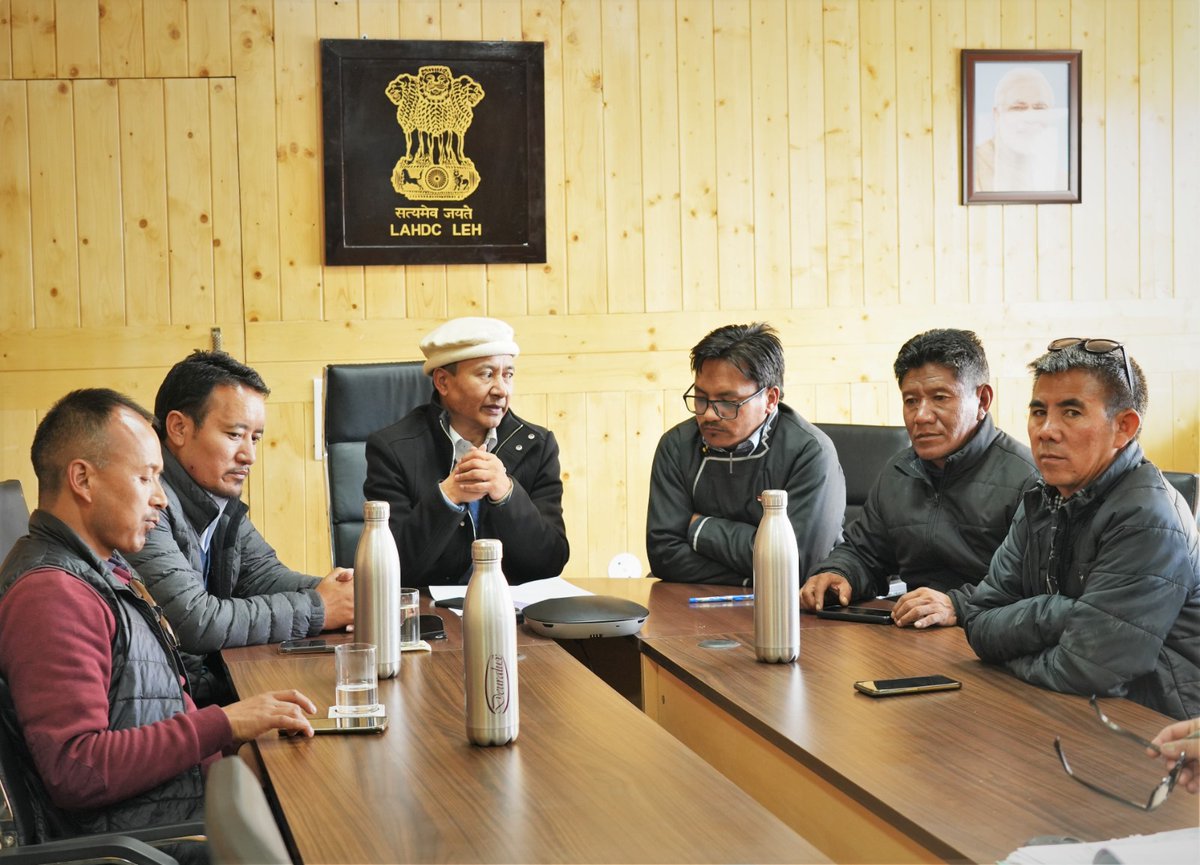 LAHDC_LEH's tweet photo. EC Ghulam Mehdi convened a meeting with the concerned officers regarding the release of liabilities incurred under the #BADP in Handicraft & Handloom Sector (2019-20) today
He directed to release of Liabilities to 570 artisans/ trainees of Leh District. https://t.co/YIBoZp0B9O
