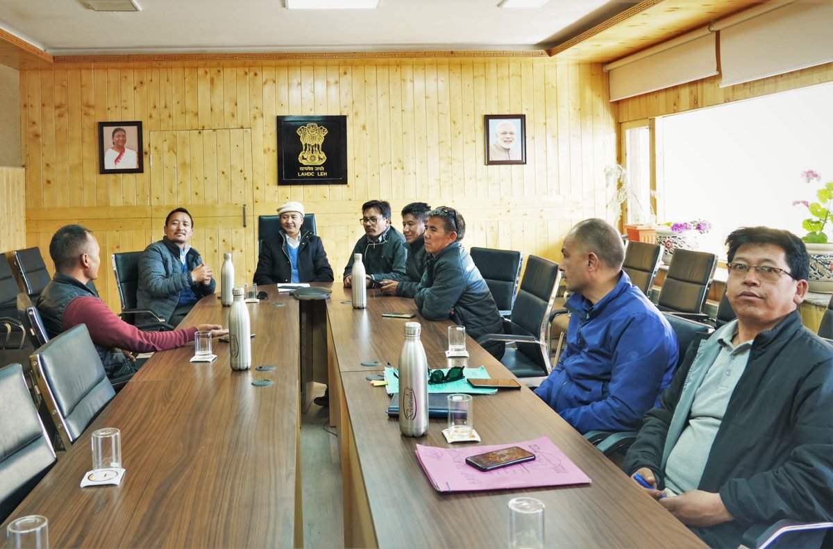 LAHDC_LEH's tweet photo. EC Ghulam Mehdi convened a meeting with the concerned officers regarding the release of liabilities incurred under the #BADP in Handicraft & Handloom Sector (2019-20) today
He directed to release of Liabilities to 570 artisans/ trainees of Leh District. https://t.co/YIBoZp0B9O