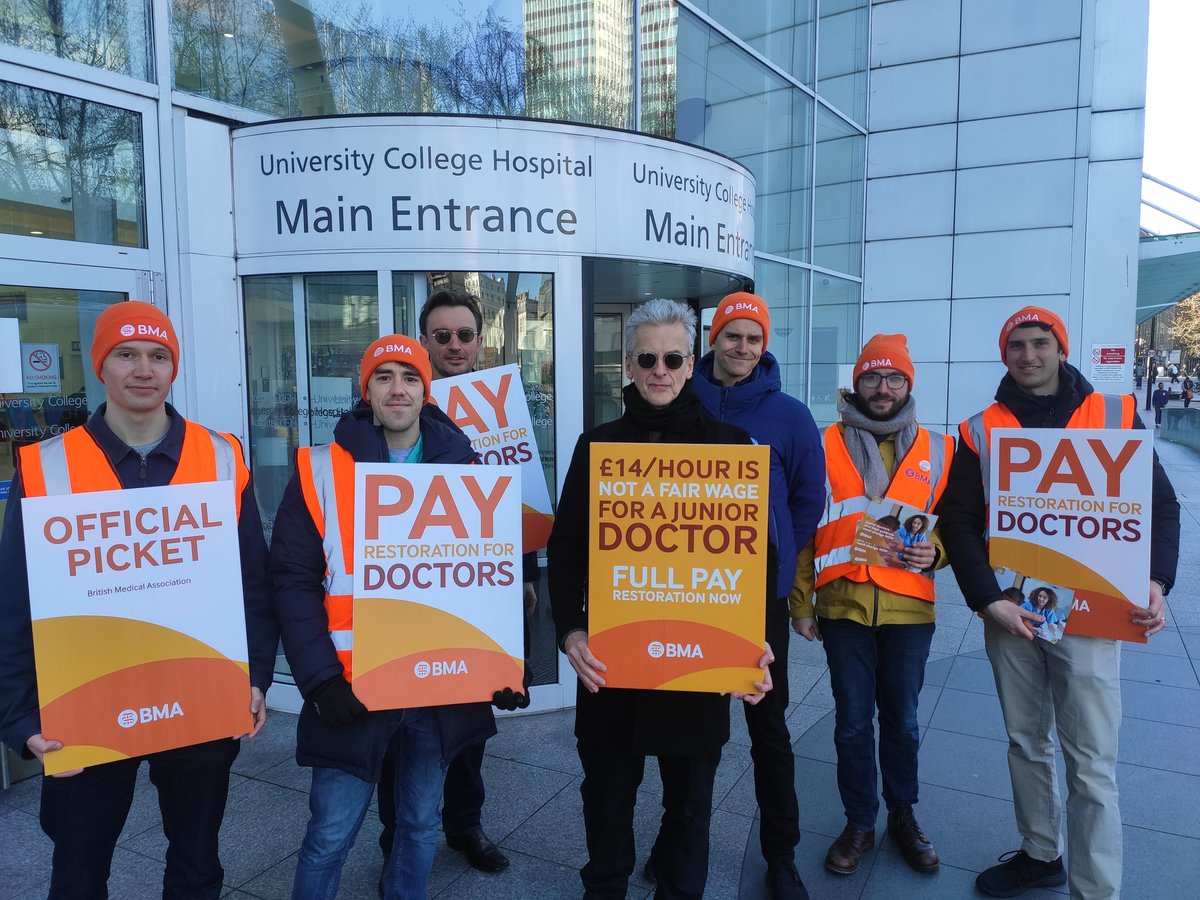 GeorgeRansley's tweet photo. The doctor supporting the doctors https://t.co/ASbKM5Csit
