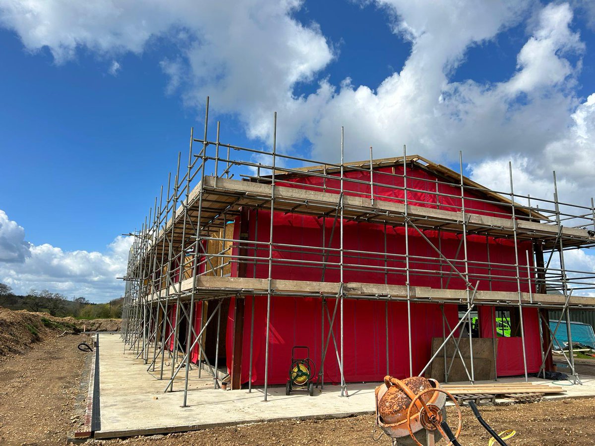 Frame_Tech's tweet photo. Lovely day onsite today after such storms yesterday great #classq #barn #timberframe lads have made great progress @STAtimber #timefortimber the only way to build progress onsite has been amazing #teameffort https://t.co/xJ8e9DfbJi
