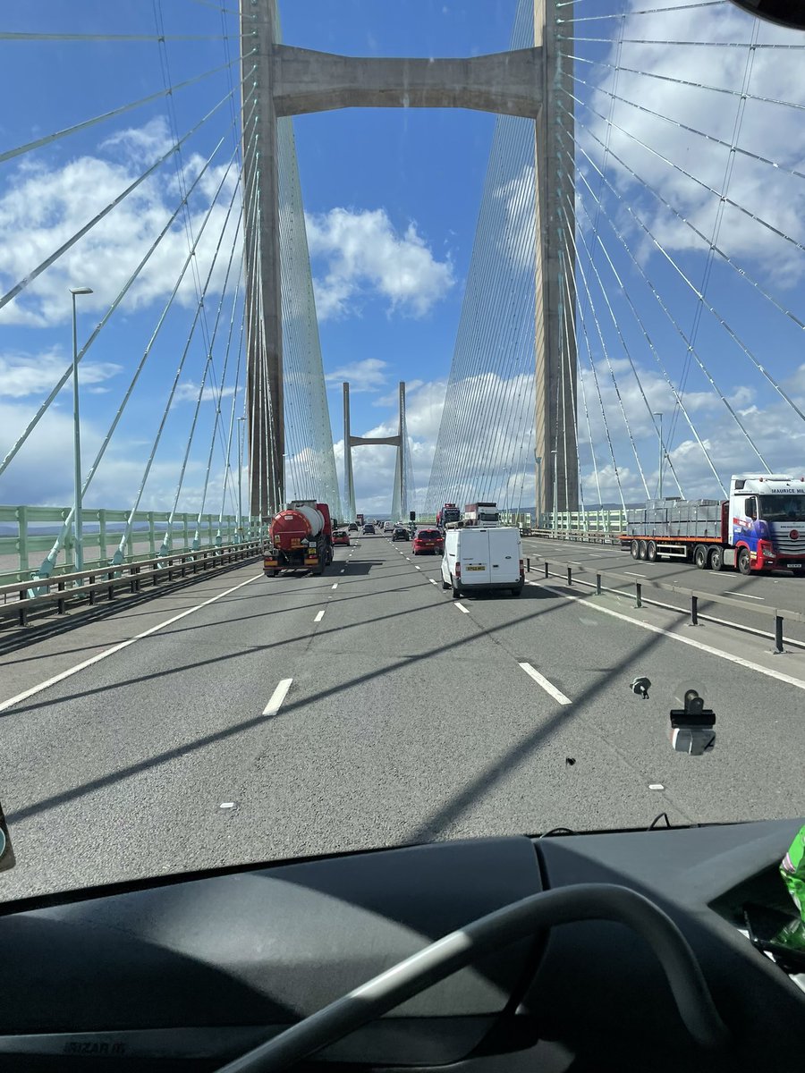 Mae Bws 2 newydd groesi i Gymru 🏴󠁧󠁢󠁷󠁬󠁳󠁿 Stop toiled cyflym yn Gwasanaethau Magir a byddwn ar y ffordd eto. 
ETA tua 4:15-4:30pm.  
Parciwch yn y prif faes parcio ac nid y bae bysiau plîs 👍🏻