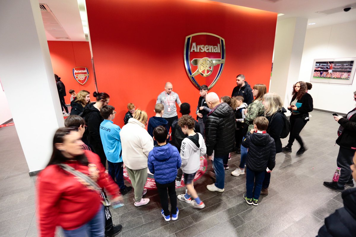 BarnsburyHA's tweet photo. Good day for a #AFCStadiumTour ⚽️🔴

Great to see kids learning about the history of @Arsenal 

Thank you to @AFCCommunity for having us! #barnsbury #halfterm https://t.co/2UWJREJ9Lt