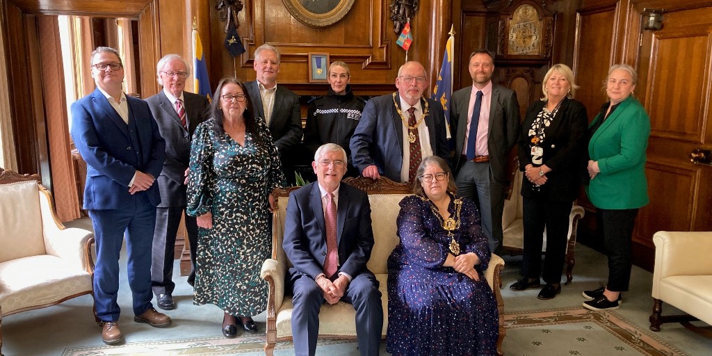 CatZeroOfficial's tweet photo. Thanks to the @HullLordMayor &amp; Admiral of the Humber for inviting us to lunch on Monday &amp; helping us to celebrate 15 years of #CatZero. We're pleased to build our relationship with Hull City Council as we continue vital work with our lottery-funded Full Families programmes. https://t.co/OY2jdQpauD