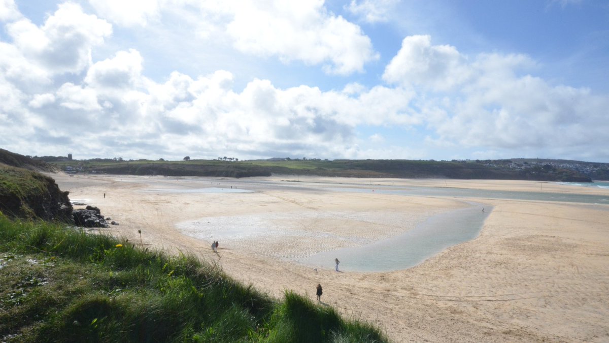 TomsHolidays's tweet image. Sunny walks along the beach this week. Chalets available with sea and estuary views. #springwalks #beachvibes #southwestcostalpath #beachlife #cornwallholidaylets #cornwallholidays
