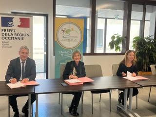 Alexand05684888's tweet photo. Pour la réussite des élèves en milieu rural : la convention tri-partite DRAC-COM COM du Gévaudan @patriciabremond - @48DSDEN 
12 communes engagées pour un accès à tous les élèves : spectacles du vivant, artistes, patrimoine @acmontpellier Projet de territoire @Lionelcemoi https://t.co/1Hx6PX1FoL