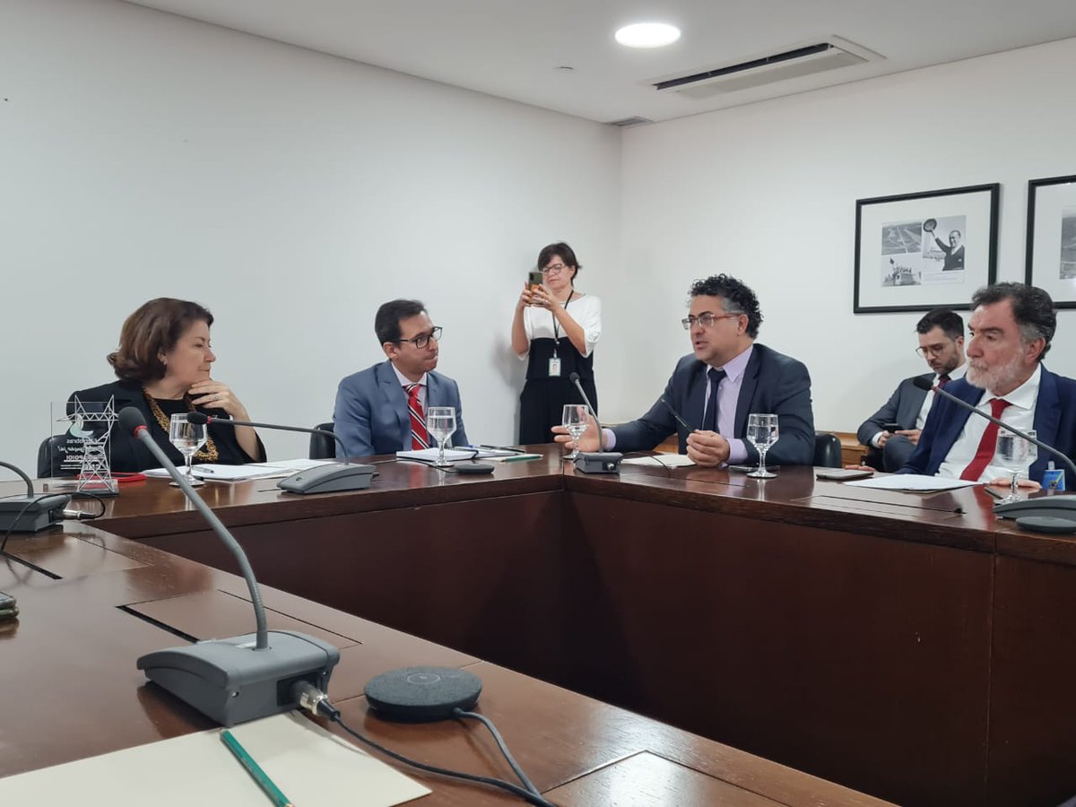 AlencarBraga13's tweet photo. Agora há pouco participei de uma reunião no Palácio do Planalto para discutir a reestatização da Eletrobras. #reestatizaeletrobrasjá https://t.co/vcHYiwXMHK