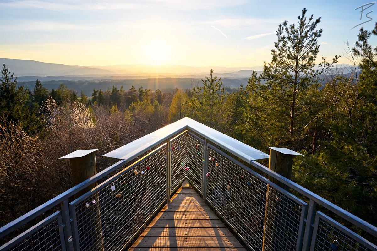 PhSev's tweet photo. Blick in die Ferne

Aussichtsplattform "Schau West" am Buchkogel bei #Graz

Wer schon mal dort war, kennt sicher die Tafeln mit Sprüchen auf dem Geländer. Ohne die sieht die Plattform gleich viel schöner aus :)

#sunset #landscape #photography #fotografie #nature #nikon https://t.co/99q3PcVzCq