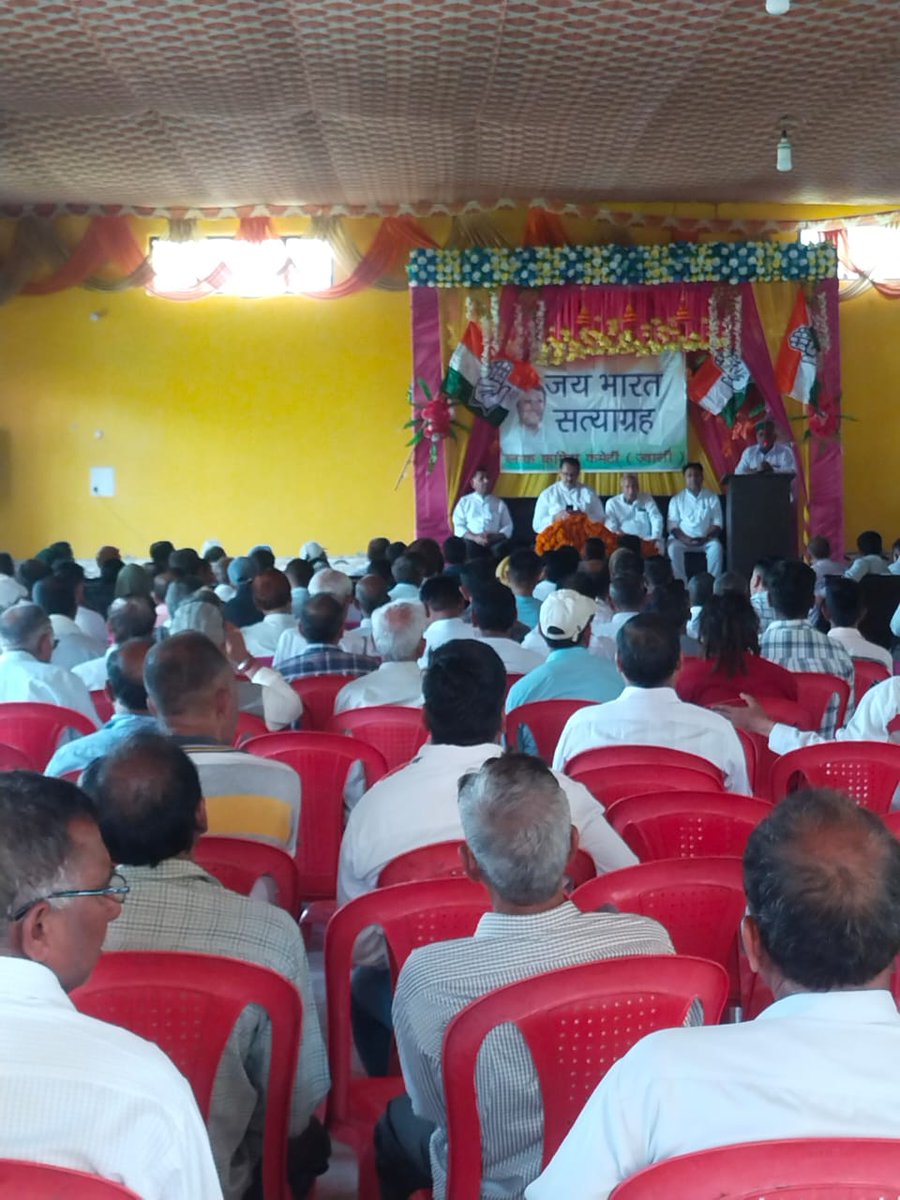 SanjaySDutt's tweet photo. Speaking at the 'Jai Bharat Satyagraha' organised by Block Congress in #Jawali, in presence of Minister & local MLA #ChanderKumar Ji, DCC Chief #KaranSinghPathania, BCC Chief #ChainSGuleria, stated that while Price Rise, Unemployment, Corruption are the key issues affecting the Common Man for which @RahulGandhi has been fighting for, #ModiSarkar is focused only on enriching their crony capitalist friends.