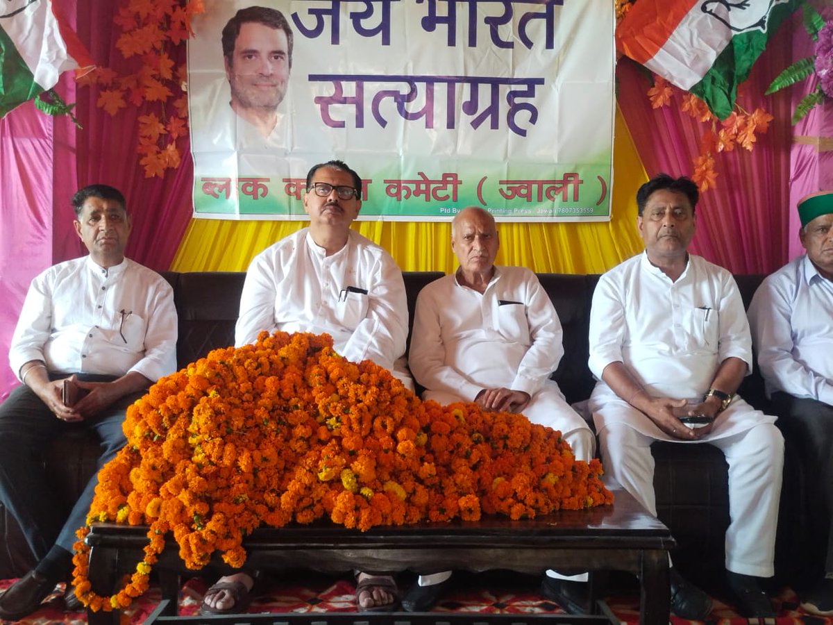 SanjaySDutt's tweet photo. Speaking at the 'Jai Bharat Satyagraha' organised by Block Congress in #Jawali, in presence of Minister & local MLA #ChanderKumar Ji, DCC Chief #KaranSinghPathania, BCC Chief #ChainSGuleria, stated that while Price Rise, Unemployment, Corruption are the key issues affecting the Common Man for which @RahulGandhi has been fighting for, #ModiSarkar is focused only on enriching their crony capitalist friends.