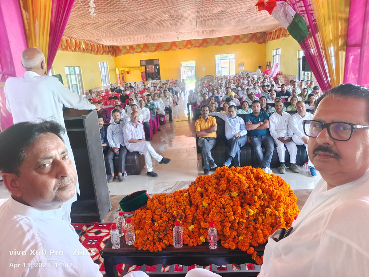 SanjaySDutt's tweet photo. Speaking at the 'Jai Bharat Satyagraha' organised by Block Congress in #Jawali, in presence of Minister & local MLA #ChanderKumar Ji, DCC Chief #KaranSinghPathania, BCC Chief #ChainSGuleria, stated that while Price Rise, Unemployment, Corruption are the key issues affecting the Common Man for which @RahulGandhi has been fighting for, #ModiSarkar is focused only on enriching their crony capitalist friends.