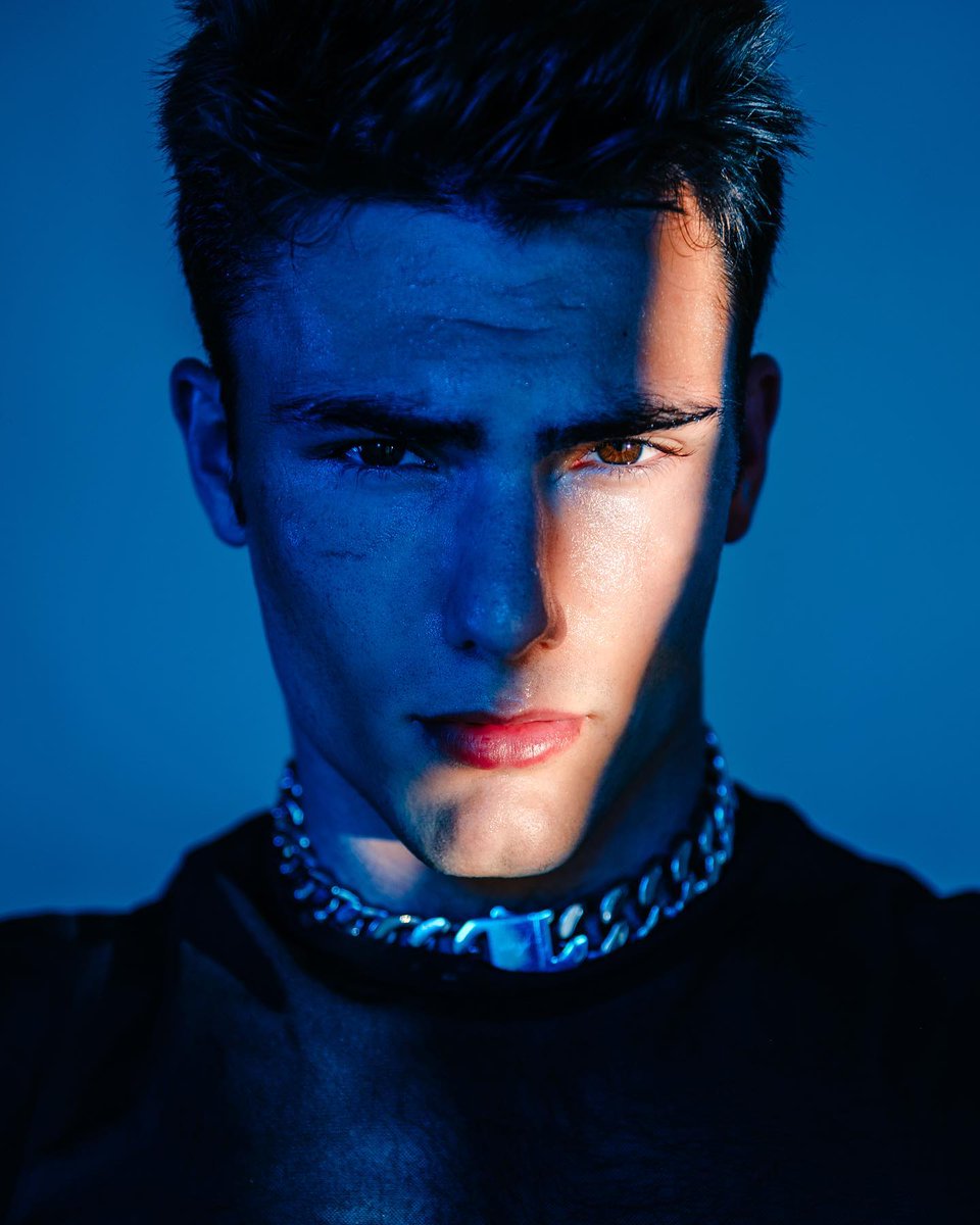 twoocity's tweet photo. 📸 @/leviconely

#twoocity #gay #leviconely https://t.co/i3MzfQq4Sd
