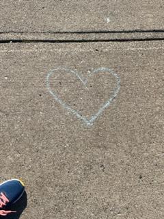 KindnessChamps's tweet photo. Simple #actions can make a HUGE difference💞
During a morning walk with Bella, our almost 12 yo rescue #dog, I was #delighted to walk from driveway to driveway and see these #treasures of #positivity and #love❤️ #betheoneto #ubuntu #thereisgood🐶🌟 https://t.co/FkVRZbJKwJ