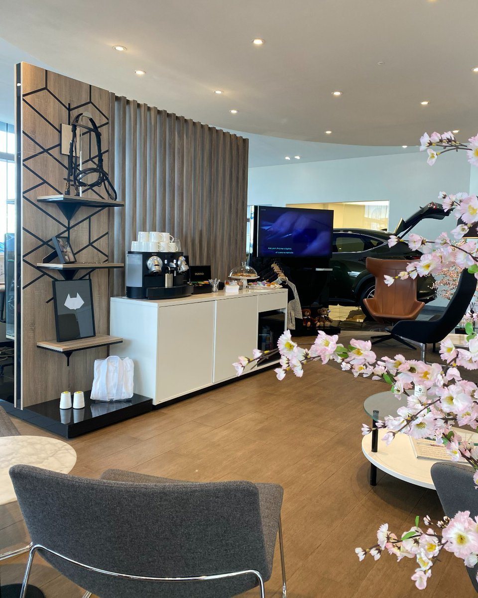 LexusCheltenham's tweet photo. It's not just a visit...it's an experience. #ExperienceAmazing at Lexus Cheltenham

*Fresh Pastries
*Hot and Cold Beverages
*Dog-Friendly
*Wi-Fi, Laptop/Tablet Workstation
*Daily Newspapers, Magazines, TV and Radio

We look forward to seeing you! https://t.co/1C0ZGu1sb9