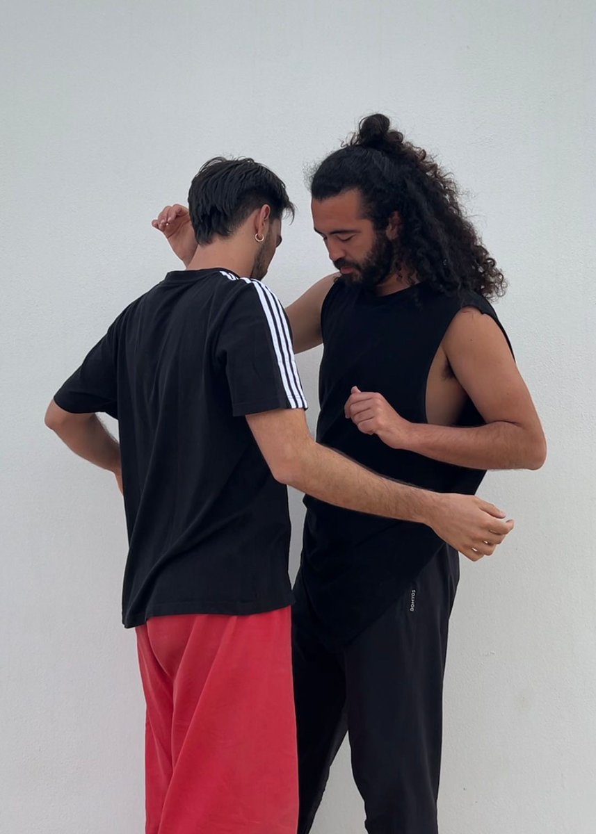 flamencofest's tweet photo. Esta semana tenemos en nuestra residencia #InProgress de Torrox a @Julioruizz, que prepara su obra ‘Tocar a un hombre’ ❤️‍🔥 El propio autor explica que no se trata de un espectáculo, ni una performance, sino de un relato cargado de emociones. https://t.co/EXzkLbIn7V