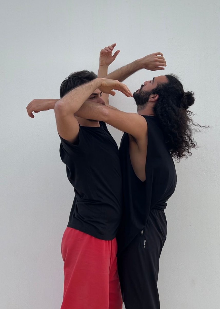 flamencofest's tweet photo. Esta semana tenemos en nuestra residencia #InProgress de Torrox a @Julioruizz, que prepara su obra ‘Tocar a un hombre’ ❤️‍🔥 El propio autor explica que no se trata de un espectáculo, ni una performance, sino de un relato cargado de emociones. https://t.co/EXzkLbIn7V
