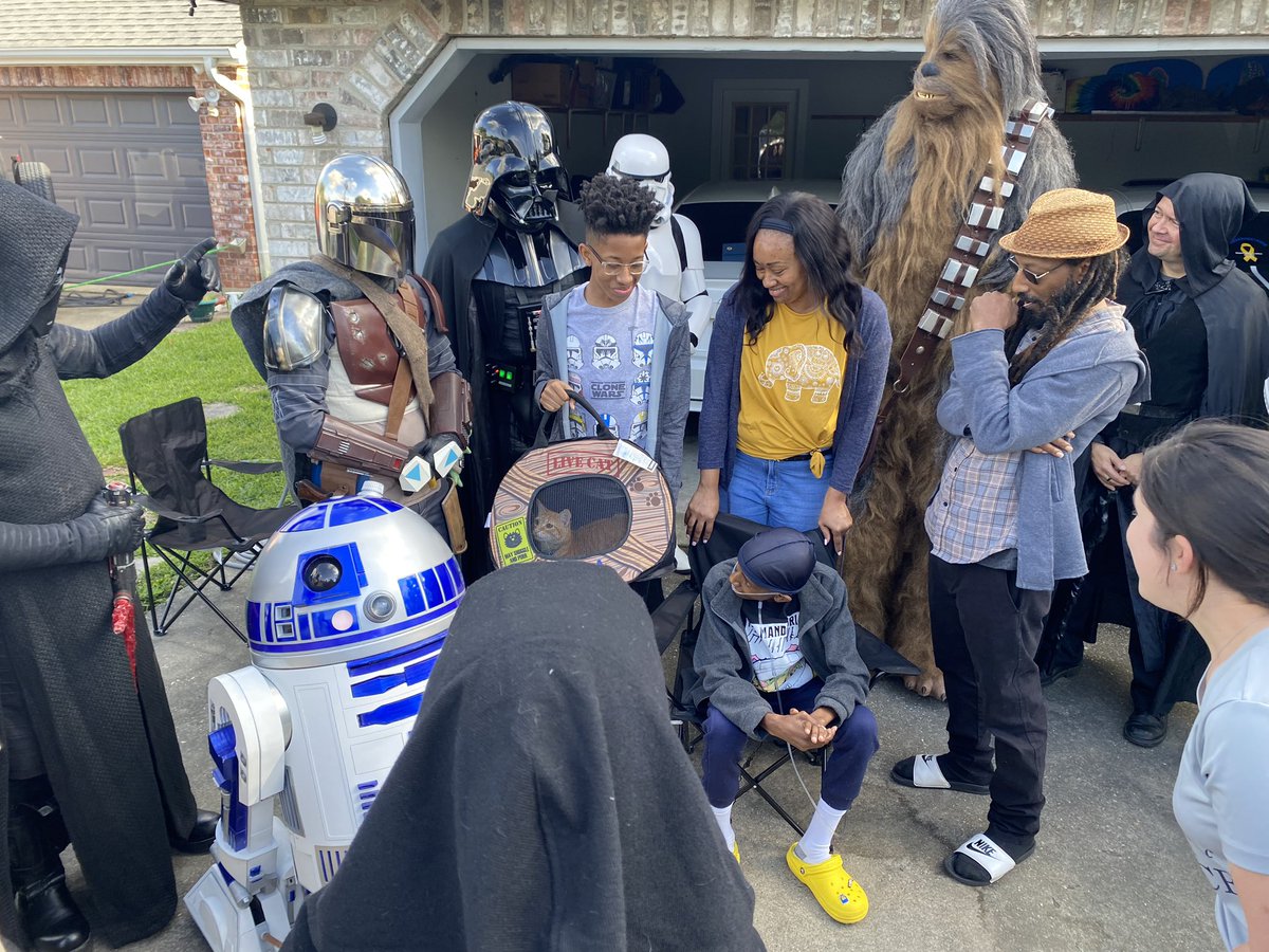 On Monday our Star Wars garrison got a call from a local hospice. “Can you help?” Yes, yes we can make that wish happen. 

Welcome to the garrison, cadet! #501stlegion #badguysdoinggood