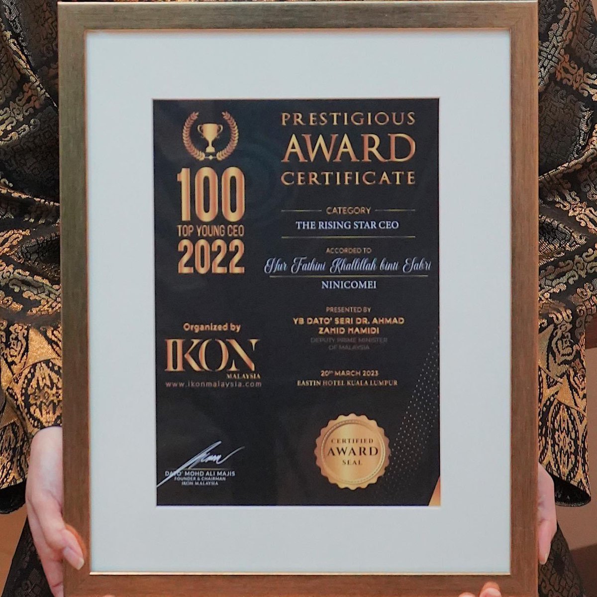 ninicomei's tweet photo. The Rising Star CEO in 100 Top Young CEO 2022 

Awarded this title a week before my NGO trip to Türkiye and Syria. 

Given a choice I did not want to be here, 
Yet here I am. 

It brought me closer to you than ever;
I am truly blessed. https://t.co/Gkigp0O62H