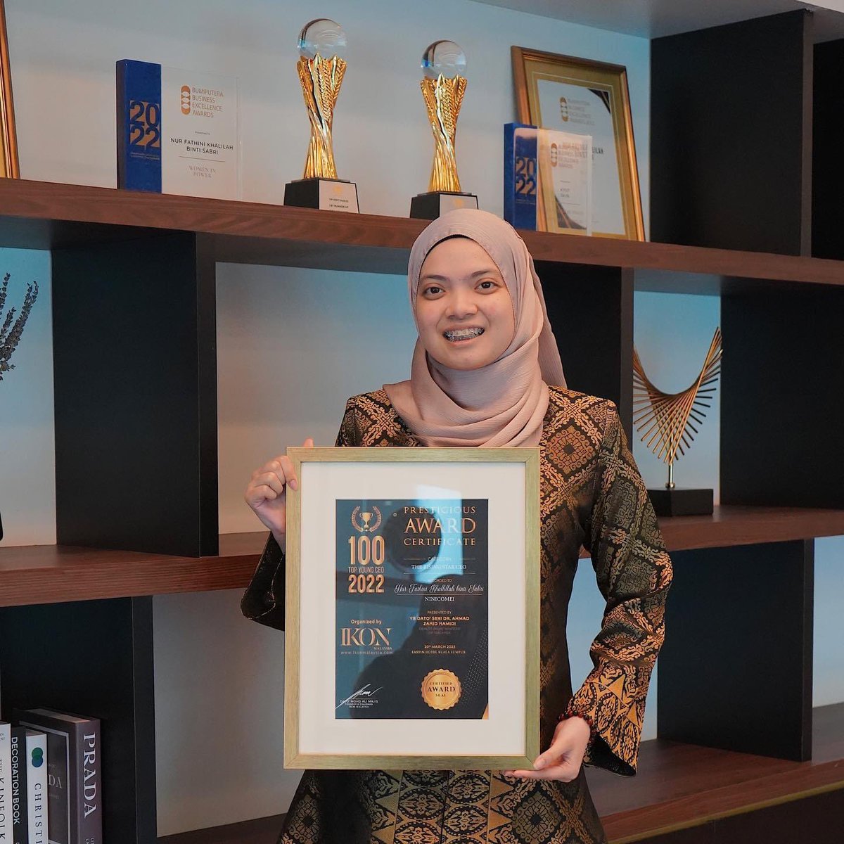 ninicomei's tweet photo. The Rising Star CEO in 100 Top Young CEO 2022 

Awarded this title a week before my NGO trip to Türkiye and Syria. 

Given a choice I did not want to be here, 
Yet here I am. 

It brought me closer to you than ever;
I am truly blessed. https://t.co/Gkigp0O62H