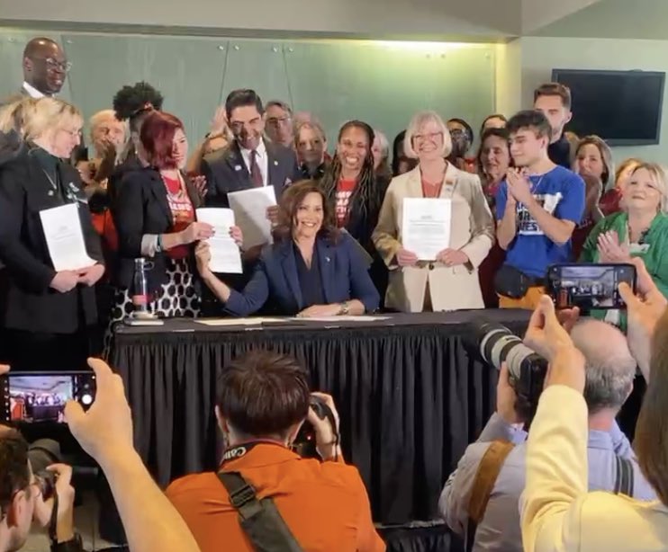 shannonrwatts's tweet photo. THEY DID IT!!! Surrounded by @MomsDemand and @StudentsDemand volunteers, @GovWhitmer just signed TWO new laws requiring background checks on all gun sales and secure storage.

This is the result of years of hard work by volunteers to elect a gun sense trifecta in Michigan. #mileg https://t.co/3R9Km65BHR