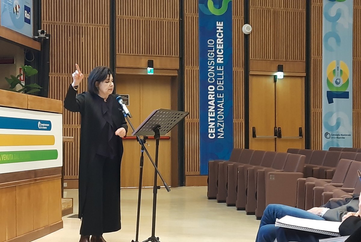 CNRsocial_'s tweet photo. 💯#CNR100 1923-2023 #centenarioCNR 
Aula convegni #Cnr #Roma 
I desideri di Judith Shakespeare _ Reading sulla #paritàdigenere nella #letteratura e non solo
Licia Maglietta legge #VirginiaWolf "Una stanza tutta per sé"
Streaming sul portale di @RaiCultura

@CNRIrpps https://t.co/xGIU3sqcLj