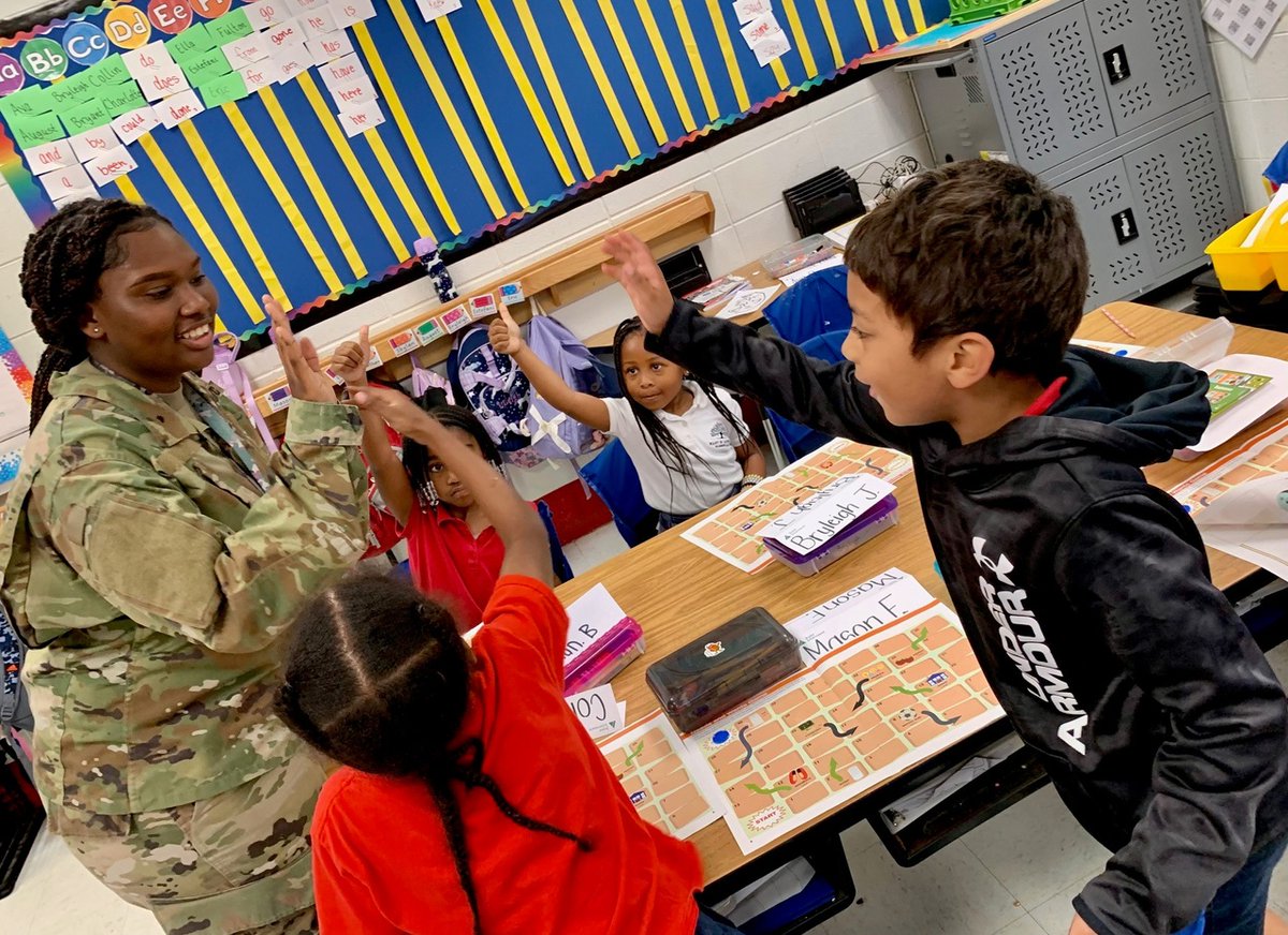AlabamaAchieves's tweet photo. April is #CommunityServiceMonth so let's highlight some amazing things happening around community service in Alabama. First up is the Murphy High JROTC team who recently completed some service at Austin Elementary! 👏 👏 👏
📸 : Mobile County Public Schools https://t.co/uXocYky8M1