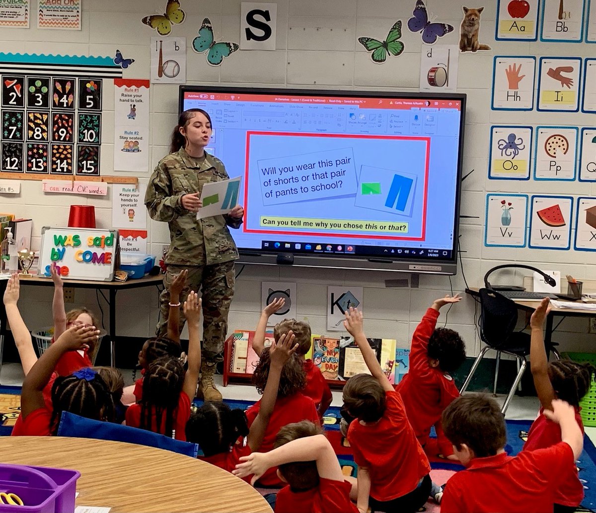 AlabamaAchieves's tweet photo. April is #CommunityServiceMonth so let's highlight some amazing things happening around community service in Alabama. First up is the Murphy High JROTC team who recently completed some service at Austin Elementary! 👏 👏 👏
📸 : Mobile County Public Schools https://t.co/uXocYky8M1