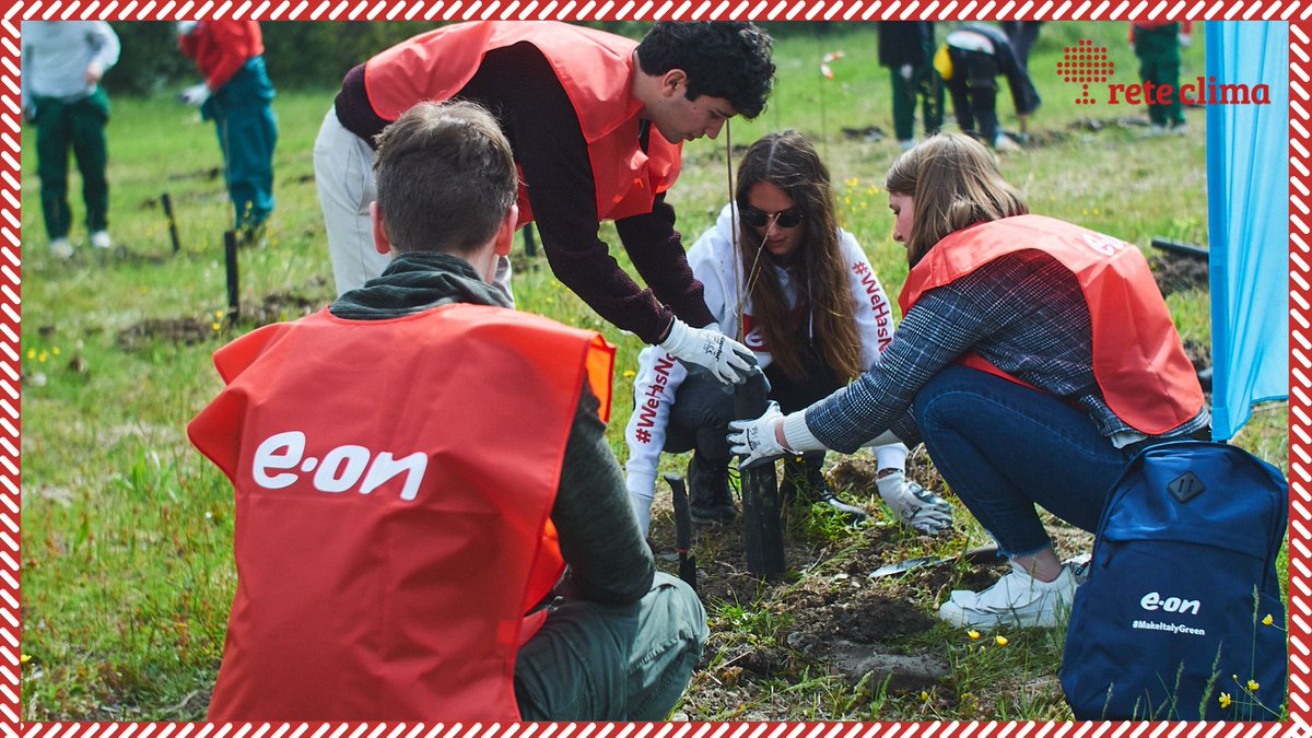 ReteClima's tweet photo. A Vignola (MO) nasce un nuovo bosco urbano grazie all'intervento di @EON_Italia con l’aiuto dei ragazzi delle scuole locali e con il supporto di #reteclima.
Il nuovo #BoscoE.ON sarà composto da diverse piante, tra cui la farnia e il ciliegio selvatico. 🔎🌱 #forestaitalia https://t.co/9N82DT3xSm