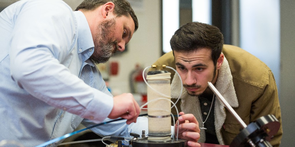 LMUGraduate's tweet photo. Our science and engineering graduate programs can place you on a path to success. Join us today, April 13 at 12 p.m. PT to learn about available @SeaverLMU master's &amp; certificate programs, application requirements, deadlines, and more!

RSVP: https://t.co/quikggIpiI https://t.co/InZneDXMEe