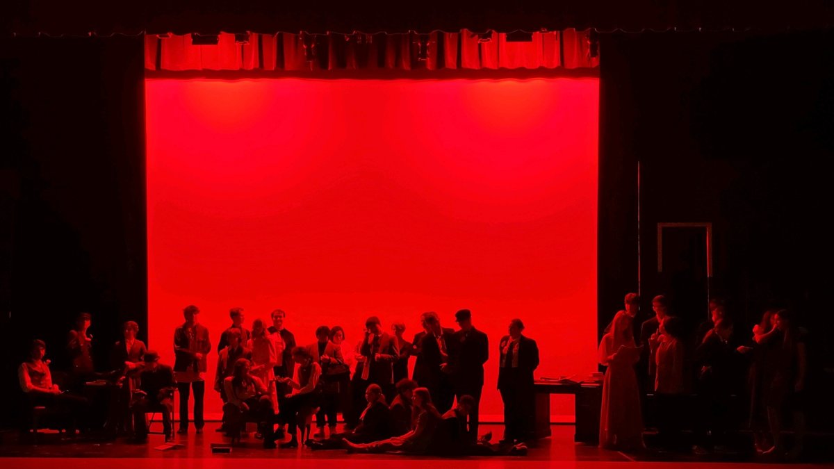 SEPSchools's tweet photo. A merry, madcap mixture of mystery, murder &amp; mayhem,  our HS Spring Play, Sherlock Holmes &amp; the West End Horror, is sure to entertain!  Tix still available @ the door or here: https://t.co/H29J4UeBzE. 
Performances:
Friday &amp; Saturday, April 14 &amp; 15 @ 7pm 
Sunday, April 16 @ 2pm. https://t.co/gbPzmmjq6G
