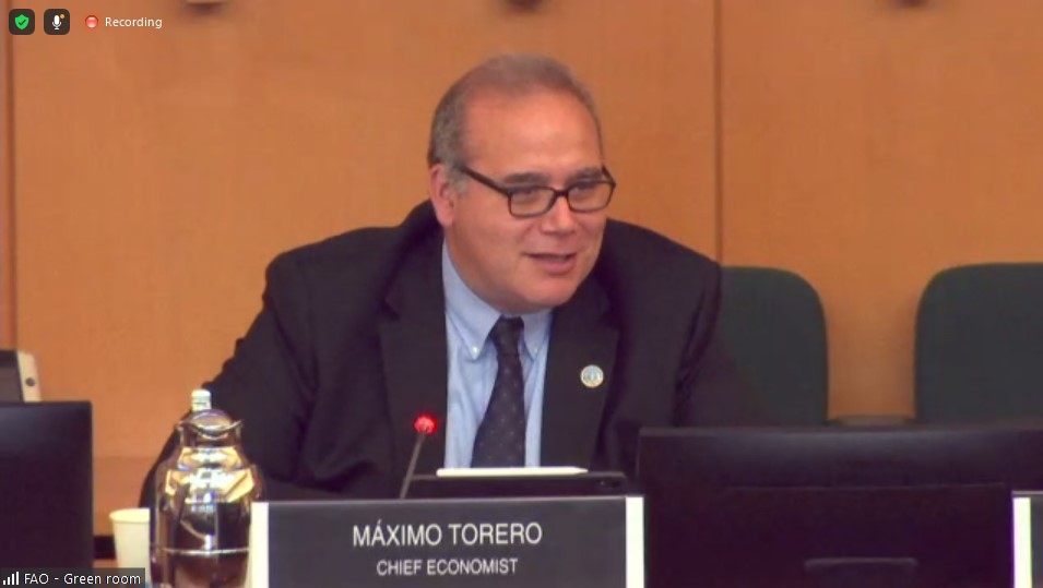 FAOSocioEcon's tweet photo. #HappeningNow Launch 📘 Status of Women in Agrifood Systems

@MaximoTorero on key takeaways

▶️Progress is possible
▶️Mainstreaming gender in policies not enough. Need to tackle inequalities
▶️Measuring progress 🗝️ for accountability

#LetsGrowEquality

📘https://t.co/kX30fJENqD https://t.co/N2gMsx0q6u