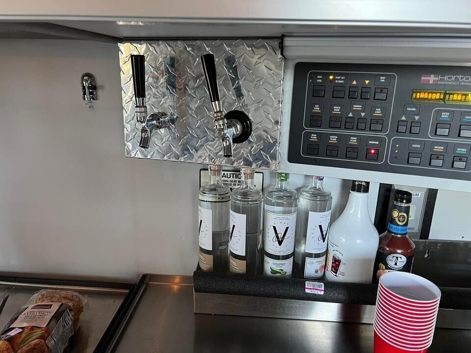 municibid's tweet image. Read more about Eric Lahti’s story:  mbid.us/3FnTOfW

#AmbulanceConversion #TailgateBus #DIYConversion #EasyConversion #TailgateParty #EmergencyVehicle #MobileKitchen #DIYProjects #VanLife #NomadLife #ConversionIdeas #DIYAmbulance #Tailgating #MobileGrill #AmbulanceLife