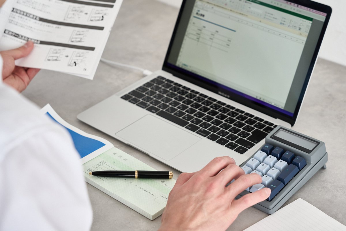 denten_rb13's tweet photo. Introducing DENTEN - the ultimate 2-in-1 Calculator & Numpad designed to boost your productivity! 🔥 Say goodbye to switching between devices and hello to efficiency. Stay tuned for our upcoming Kickstarter launch: https://t.co/ZWpUry3phF 🚀 #DENTEN #Kickstarte https://t.co/5AxJVCMERB