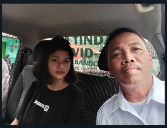 sindai_salie's tweet photo. Cantik-cantik kok maling motor. Tapi yg aneh Pak Polisinya malah ngajak selfi 😅🤦‍♀️ https://t.co/T9Ho5stuFS