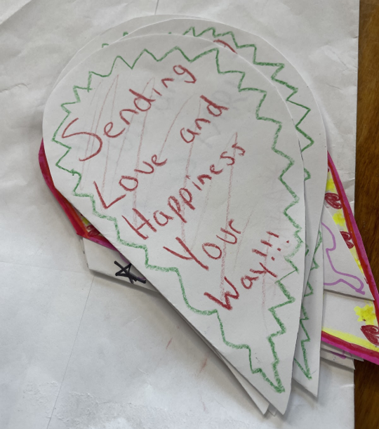 cardzforkidz's tweet photo. We're grateful our friends at @CitizensBank have a variety of artists joining in! Here's a list & some pics:
-State College, PA: 3
-Amherst, NH: 9
-Saugus, MA: 13
-Delaware: 10
-Stow, MA: 6
-West Chester, PA: 6
-West Lancaster, PA: 4
-Westlake, OH: 8
#everycardcounts #madeready https://t.co/3OBTzhBu3z