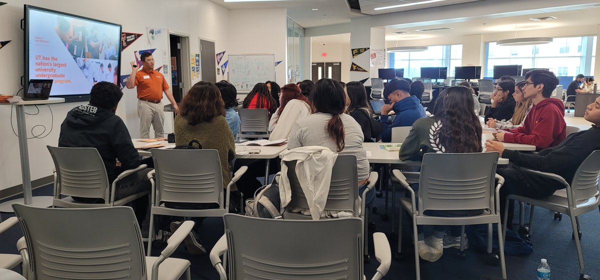 Students had an opportunity to speak with a representative from UT this week. @KHSPanthers <a href="/ECHS_SheldonISD/">Sheldon ECHS</a> <a href="/SISD_CCC/">C. E. King High School College & Career Center</a>