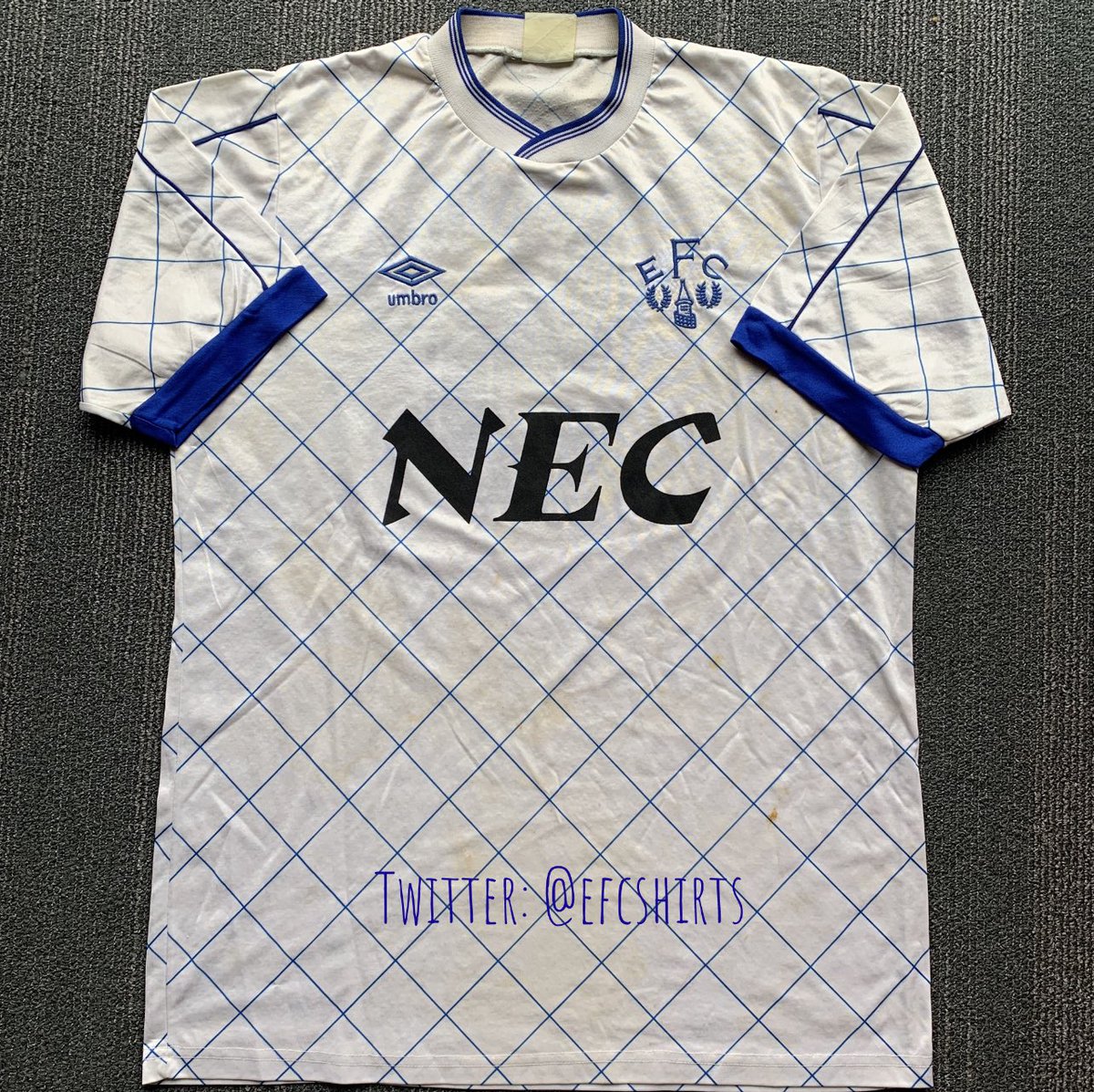 efcshirts's tweet photo. Shirt from 1986-88 but #EvertonFC never wore it in a competitive match (friendlies only) .. can’t find pics of it 😅 from Dave Watson’s collection .. RTs much appreciated and if anyone find a pic pls DM @EvertonHeritage #matchworn https://t.co/8ZN34Y9ceA