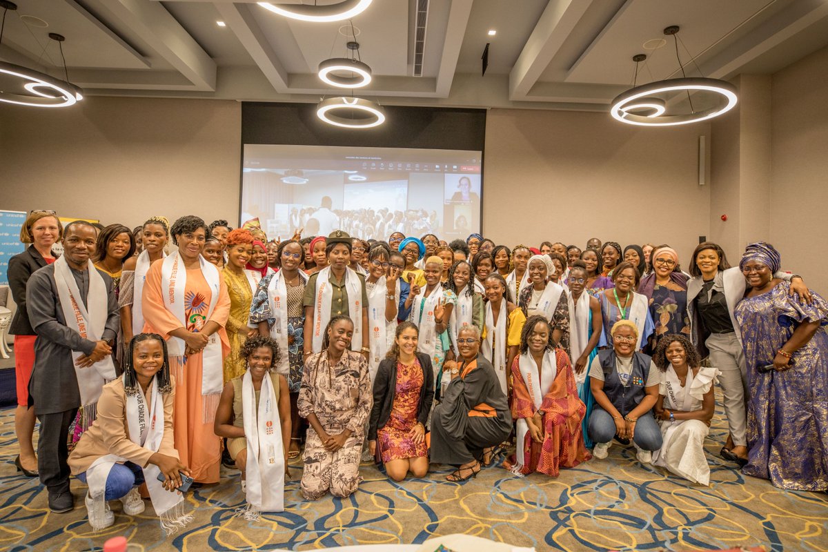 UNICEF_Benin's tweet photo. Une soirée riche de sens, partage et émotion pour clôturer la 1ère cohorte du programme de mentorat par les femmes, pour les filles du Bénin intitulé "75xElles", initié par le Ministère des Affaires Sociales @TognifodeV avec l'UNICEF @MahondeDjanabou  &amp; UNFPA @bjlaurenceau

⬇️ https://t.co/iAEh2Sd7v6