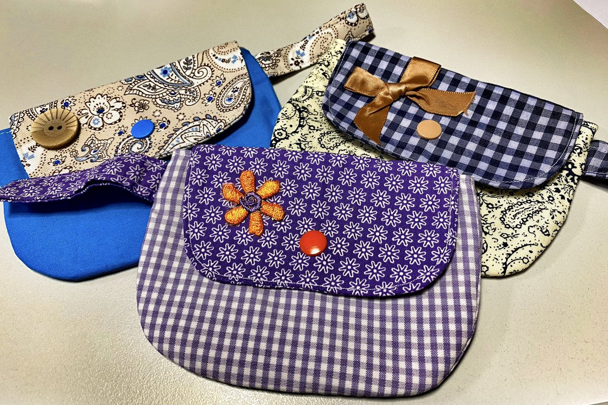 mardominguezgar's tweet photo. Le dije que me encantaba la bolsita donde guarda recortados los cartones de la medicación que toma.Hoy,en la consulta,traía una para cada miembro del equipo.86 años…Hay momentos y personas que compensan todos los desvelos. #unidaddedolorcrónico #lanzarote https://t.co/bTtDwUe6d3