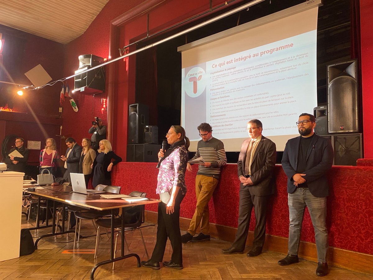gpamenagement's tweet photo. 1/3 - 📣Près de 250 habitants et commerçants étaient réunis hier pour la première réunion publique du projet Cœur de Ville #Taverny aux côtés de @FloPortelli, Maire de @villetaverny, des élus locaux, et des équipes de @gpamenagement !
#Fayolle #SispeoArchitecte #concertation https://t.co/SRH5qozmY4
