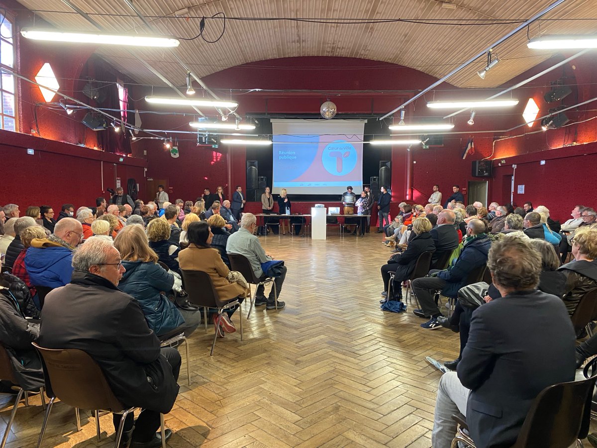 gpamenagement's tweet photo. 1/3 - 📣Près de 250 habitants et commerçants étaient réunis hier pour la première réunion publique du projet Cœur de Ville #Taverny aux côtés de @FloPortelli, Maire de @villetaverny, des élus locaux, et des équipes de @gpamenagement !
#Fayolle #SispeoArchitecte #concertation https://t.co/SRH5qozmY4