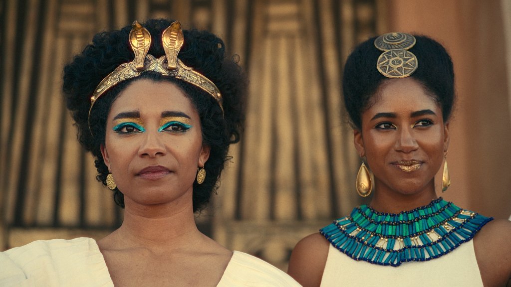 elbarroquista's tweet photo. Este afán por etiquetarlo todo a efectos de raza (que es muy USA) lleva a la interpretación cada vez más frecuente de Cleopatra como una "reina africana".

Así que le aplican SU criterio de "mujer africana".

Marginando así a cientos de identidades africanas reales, por supuesto. https://t.co/kIDPnnaxpg