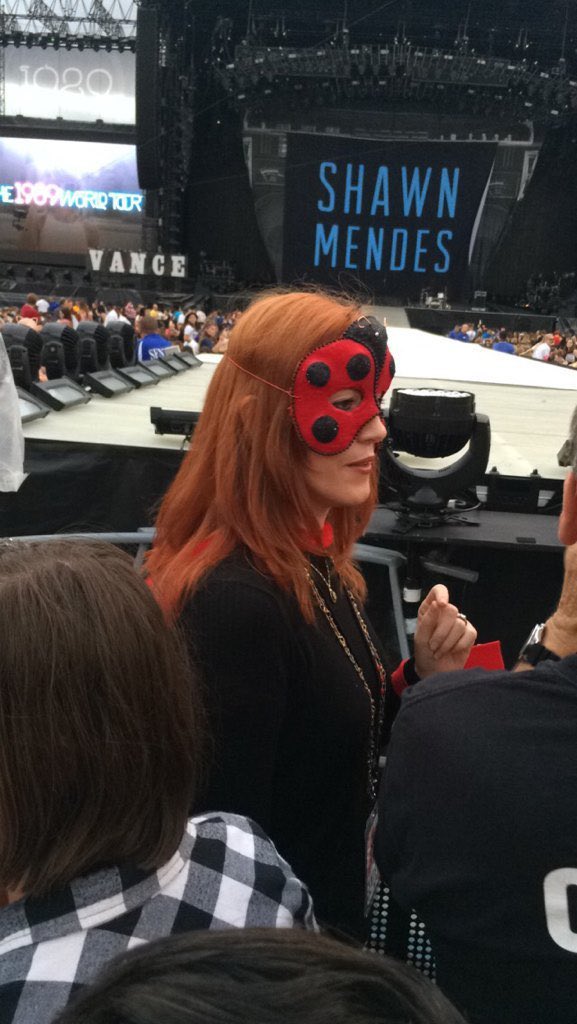 quando os pais da taylor e a tree foram fantasiados pro show da 1989 tour