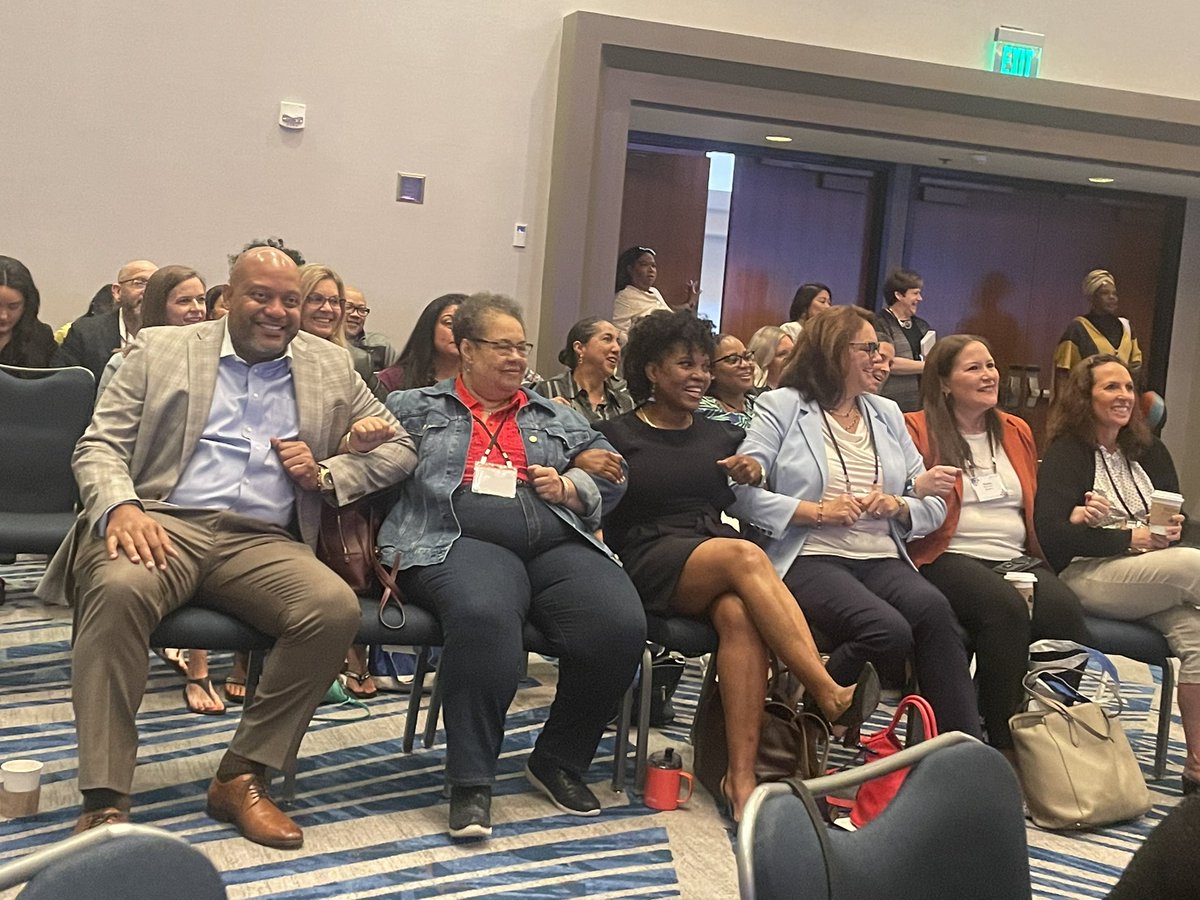 Hrcorey's tweet image. They’re rocking in the back. @SusanTowler @FLBlue #sapphire2023