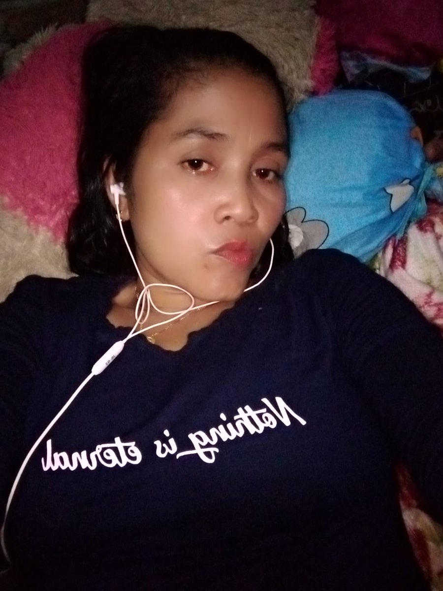 Bunda_YuliGenit's tweet photo. Pengen di emut sama berondong tajir 🤭 https://t.co/ItoU3rMpoo