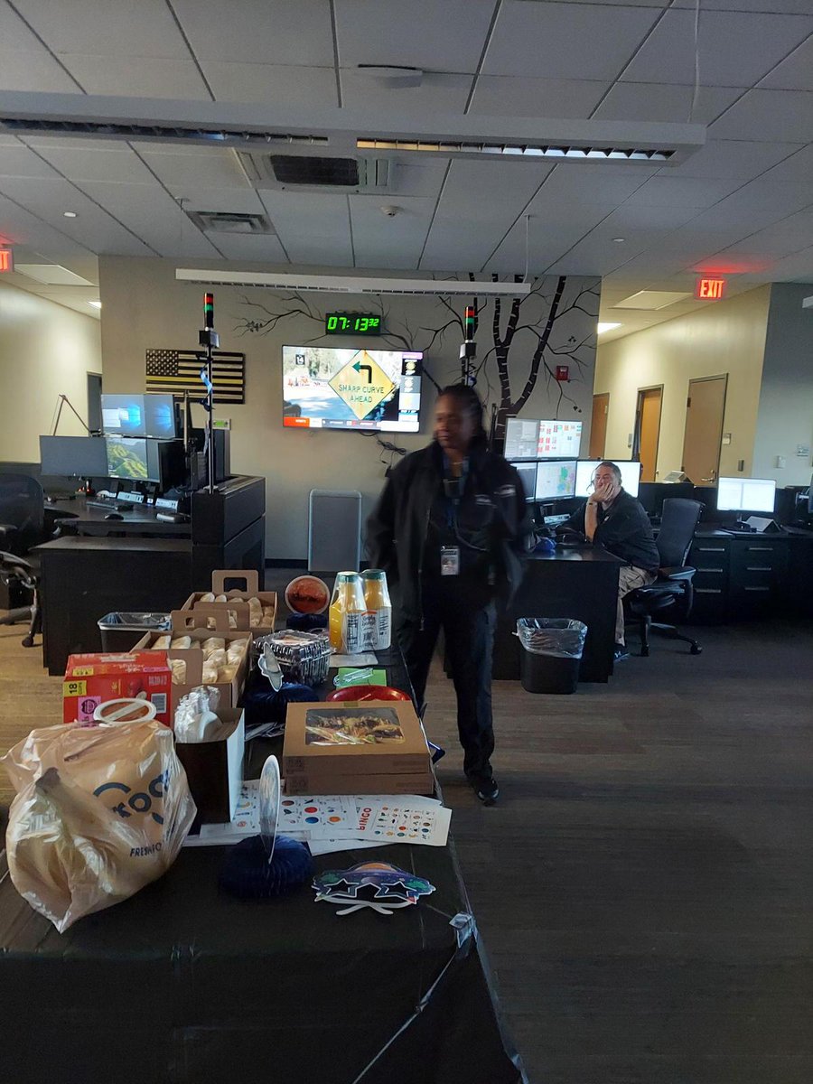 Worthington Police dropped off some breakfast treats to the Communications Technicians at the Northwest Regional Emergency Communications Center in celebration of National Public Safety Telecommunicators Week. 

Thank you to the NRECC team for helping keep us safe! 💙