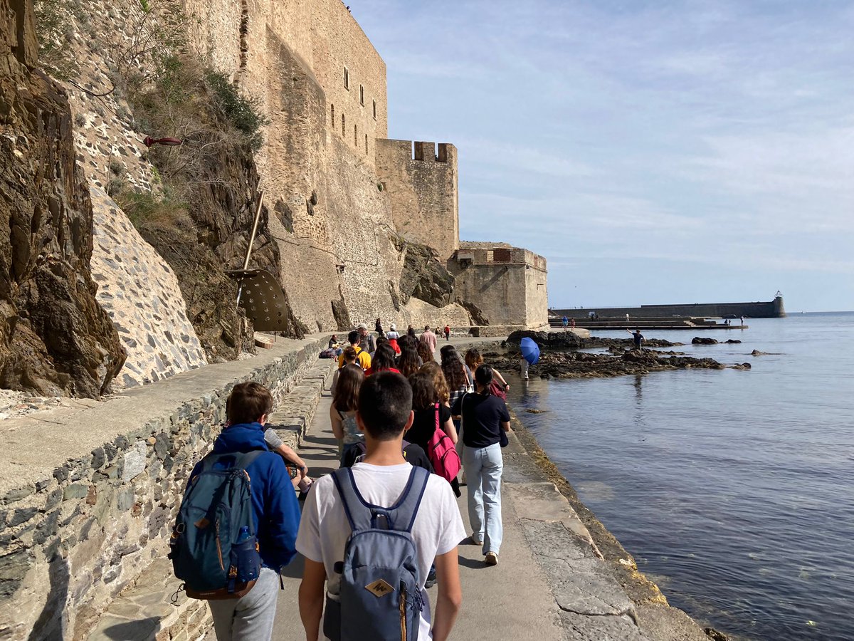 plafarreras's tweet photo. Els alumnes de 3r i 4t que fan francès ja estan gaudint del viatge cultural que aquest any els acosta  a Cotlliure, Carcassona i la Maternitat d'Elna 🇫🇷
#SomelPlafa
#Plafa2023 https://t.co/yAve1ySvsV