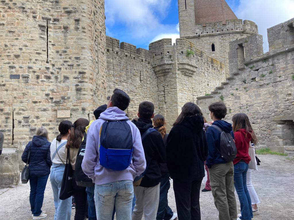 plafarreras's tweet photo. Els alumnes de 3r i 4t que fan francès ja estan gaudint del viatge cultural que aquest any els acosta  a Cotlliure, Carcassona i la Maternitat d'Elna 🇫🇷
#SomelPlafa
#Plafa2023 https://t.co/yAve1ySvsV