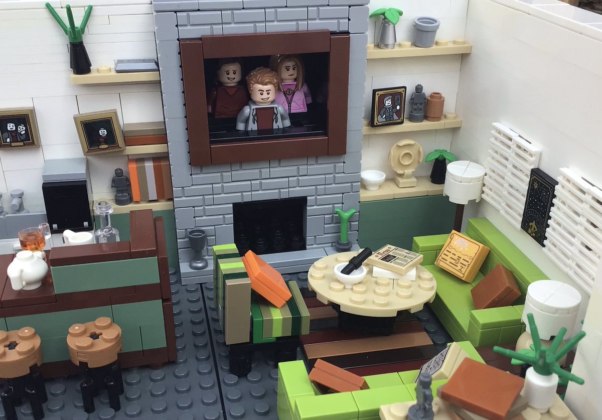 MHoltham's tweet image. 28 Ramsay Street, @neighbours.
Karl and Susan Kennedy’s home, in Lego form.